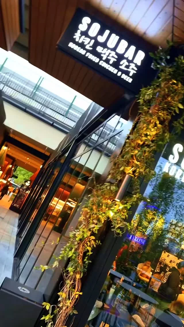 Bu akşam eğlencenin ritmini Sojubar belirliyor! Kore sokaklarından Kadıköy gecelerine enerjik ve lezzetli bir akış... Hadi bu akşam Terminal Kadıköy’de buluşalım! 🕺🏻🎉

#Sojubarİstanbul #Soju